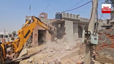  ਸੁਨਾਮ ਊਧਮ ਸਿੰਘ ਵਾਲਾ ’ਚ ਨਸ਼ਾ ਤਸਕਰ ਦੇ ਘਰ ’ਤੇ ਚੱਲਿਆ ਪੀਲਾ ਪੰਜਾ