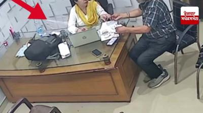 ਫ਼ਤਿਹਗੜ੍ਹ ਚੂੜੀਆਂ ਦੀ ਨਾਇਬ ਤਹਿਸੀਲਦਾਰ ਜਸਬੀਰ ਕੌਰ ਤੇ ਪਟਵਾਰੀ ਕੁਲਦੀਪ ਸਿੰਘ ਨੂੰ ਕੀਤਾ ਮੁਅੱਤਲ