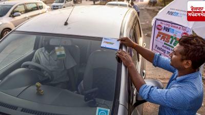 Those who do not stick FASTag on the glass will be included in the 'black list'