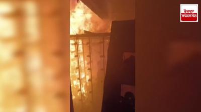 ਅੰਮ੍ਰਿਤਸਰ-ਬਟਾਲਾ ਰੋਡ ’ਤੇ ਧਾਗੇ ਵਾਲੀ ਫੈਕਟਰੀ ’ਚ ਲੱਗੀ ਭਿਆਨਕ ਅੱਗ