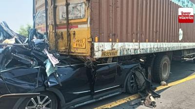 ਲਖਨਊ-ਆਗਰਾ ਐਕਸਪ੍ਰੈਸਵੇਅ 'ਤੇ ਭਿਆਨਕ ਹਾਦਸਾ, ਕਾਰ ਕੰਟੇਨਰ ਨਾਲ ਟਕਰਾਈ ਤਿੰਨ ਲੋਕਾਂ ਦੀ ਮੌਤ, ਇੱਕ ਜ਼ਖ਼ਮੀ