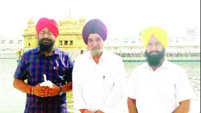 Tripti Rajinder Singh and Bhagwantpal Singh Sachar At Sri Harmandir Sahib