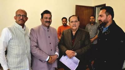 ਵਿਧਾਨ ਸਭਾ ਸਪੀਕਰ 3 ਆਜ਼ਾਦ ਵਿਧਾਇਕਾਂ ਦੇ ਅਸਤੀਫ਼ੇ ਸਵੀਕਾਰ ਕਰਦੇ ਹੋਏ 