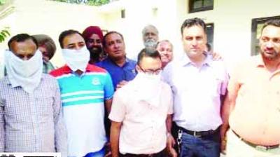  Vigilance team with arrested Tehsildar' Reader & others