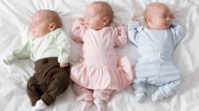 woman gives birth to twins one month after first baby