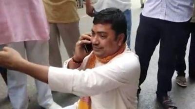 BJP leader drama on vehicle challan