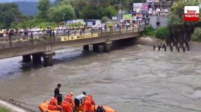 ਮੰਡੀ 'ਚ ਦੋ ਦੋਸਤ ਲੋਹਾਰਾ ਨਹਿਰ 'ਚ ਡੁੱਬਣ ਤੋਂ ਬਾਅਦ ਹੋਏ ਲਾਪਤਾ, ਬਚਾਅ ਕਾਰਜ ਜਾਰੀ