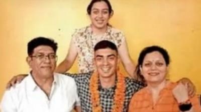 ਆਦਿਤਿਆ ਵਰਮਾ ਆਪਣੇ ਪਰਿਵਾਰ ਨਾਲ 