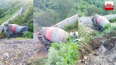 ਪਲਟਿਆ ਹੋਇਆ ਕੰਕਰੀਟ ਮਿਕਸਰ ਵਾਲਾ ਟਰੱਕ 