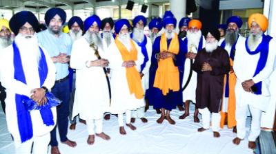 ਸ਼ਹੀਦੀ ਸਮਾਗਮ ਦੌਰਾਨ ਬਾਬਾ ਨਿਹਾਲ ਸਿੰਘ ਹਰੀਆਂ ਵੇਲਾਂ ਵਾਲਿਆਂ ਨੂੰ ਸਨਮਾਨਤ ਕਰਦੇ ਹੋਏ ਸਿੰਘ ਸਾਹਿਬ ਗਿਆਨੀ ਜਗਤਾਰ ਸਿੰਘ, ਜਥੇਦਾਰ ਗਿਆਨੀ ਰਘਬੀਰ ਸਿੰਘ, ਹਰਜਿੰਦਰ ਸਿੰਘ ਧਾਮੀ, ਮੁੱਖ ਸਕੱਤਰ ਡਾ. ਰੂਪ ਸਿੰਘ ਅਤੇ ਹੋਰ।   (ਬਹੋੜੂ)