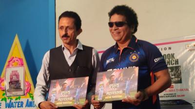  Sachin Tendulkar's fan Rajinder writes unique record book 'Zero to Mahashatak'