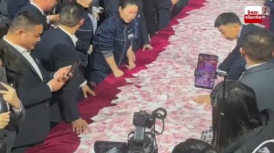 ਕੰਪਨੀ ਨੇ ਬੋਨਸ ਲਈ ਮੇਜ਼ 'ਤੇ 70 ਕਰੋੜ ਰੁਪਏ ਰੱਖੇ ਹੋਏ 