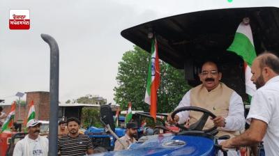 ਅਸ਼ਵਨੀ ਸ਼ਰਮਾ ਨੇ ਟਰੈਕਟਰਾਂ ਤੇ ਕੱਢੀ ਤਿਰੰਗਾ ਯਾਤਰਾ