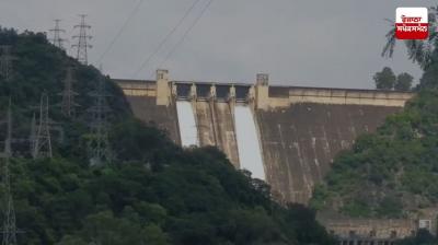 ਭਾਖੜਾ ਡੈਮ ਦੇ 1 ਫੁੱਟ ਤੱਕ ਖੋਲ੍ਹੇ ਫਲੱਡ ਗੇਟ, ਗੋਵਿੰਦ ਸਾਗਰ ਝੀਲ 'ਚ ਵਧ ਰਿਹਾ ਹੈ ਪਾਣੀ