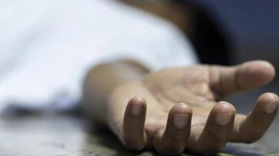  The man jumped from the 12th floor with his wife and daughter, died on the spot