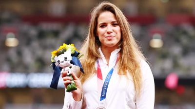 Maria Andrejczyk auctions off Olympic silver medal for a special cause