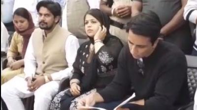  Sonu Sood with her sister visited various villages in Moga 