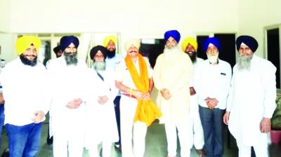 Thanedar Dalip Kumar and Sikh leaders 
