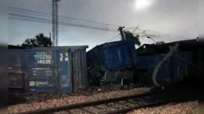Major train accident: 25 coaches of a goods train derailed in Mathura