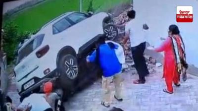 ਜ਼ਮੀਨੀ ਵਿਵਾਦ ਨੇ ਲਿਆ ਹਿੰਸਕ ਰੂਪ, ਭਰਾ ਨੇ ਭਰਾ ਦੇ ਪਰਿਵਾਰ 'ਤੇ ਕਾਰ ਚੜ੍ਹਾ ਦਿੱਤੀ, ਤਿੰਨ ਲੋਕ ਜ਼ਖ਼ਮੀ