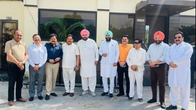 Navjot Singh Sidhu shared a photo with Congress leaders