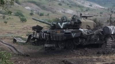 Watch video: Ukraine artillery wipes out Russian tank column