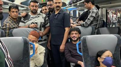  Stones were pelted on the train Owaisi was traveling in: AIMIM leader claims