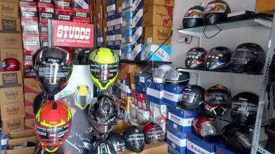 The government launched a special campaign against cheap helmets, ordered action against these traders