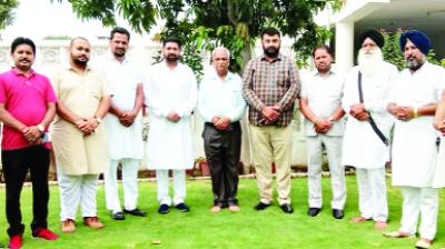 Vikram Singh Chauhan and others during the conversation