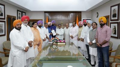 ਭਾਜਪਾ ਪੰਜਾਬ ਦੇ ਵਫ਼ਦ ਨੇ ਪੰਜਾਬ ਦੇ ਰਾਜਪਾਲ ਗੁਲਾਬ ਚੰਦ ਕਟਾਰੀਆ ਨੂੰ ਸੌਪਿਆਂ ਮੰਗ ਪੱਤਰ