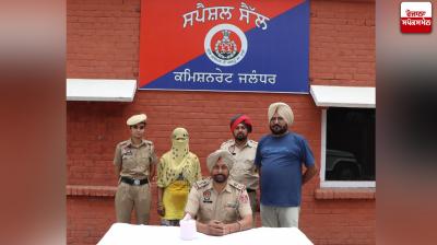 ਪੁਲਿਸ ਅਧਿਕਾਰੀ ਮਹਿਲਾ ਬਾਰੇ ਜਾਣਕਾਰੀ ਦਿੰਦੇ ਹੋਏ 