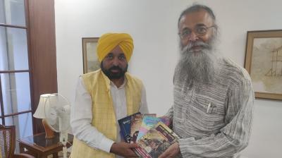 Punjabi University Vice Chancellor Prof. Arvind met Chief Minister Bhagwant Singh Maan