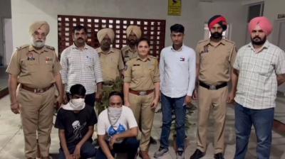  ਜਾਲੀ ਕਰੰਸੀ ਸਮੇਤ ਦੋ ਵਿਅਕਤੀਆਂ ਨੂੰ ਕਾਬੂ ਕਰ ਜਾਣਕਾਰੀ ਦਿੰਦੀ ਹੋਈ ਪੁਲਿਸ 