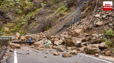 ਹੜ੍ਹਾਂ ਅਤੇ ਜ਼ਮੀਨ ਖਿਸਕਣ ਕਾਰਨ ਉਦੈਪੁਰ ਵਿੱਚ ਦੋ ਅਤੇ ਬਾਰਾਸਾਤ ਵਿੱਚ ਪੰਜ ਵਿੱਚੋਂ ਇੱਕ ਵਿਅਕਤੀ ਦੀ ਮੌਤ ਹੋ ਗਈ।