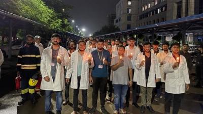 ਡਾਕਟਰ ਰੋਸ ਪ੍ਰਦਰਸ਼ਨ ਕਰਦੇ ਹੋਏ 