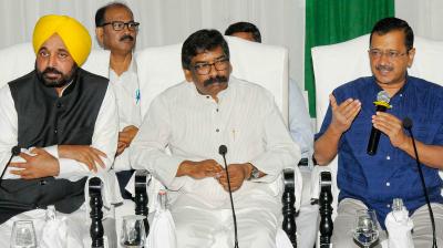 (from left to right) Punjab chief minister Bhagwant Maan, Jharkhand Chief Minister Hemant Soren and Delhi Chief Minister Arvind Kejriwal in a press conference in Ranchi. (Source: PTI)