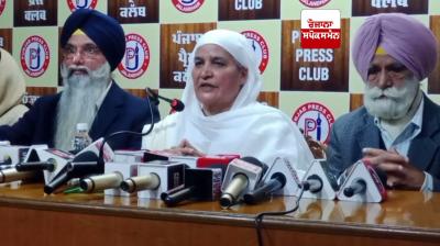  ਬੀਬੀ ਜਗੀਰ ਕੌਰ ਪੱਤਰਕਾਰਾਂ ਨੂੰ ਸੰਬੋਧਨ ਕਰਦੇ ਹੋਏ 