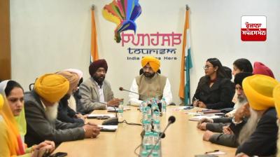 ਮੰਤਰੀ ਤਰੁਨਪ੍ਰੀਤ ਸਿੰਘ ਸੌਂਦ ਫਤਹਿਗੜ੍ਹ ਸਾਹਿਬ ਸਥਿਤ ਜਹਾਜ਼ ਹਵੇਲੀ ਦੀ ਮੁੜ ਬਹਾਲੀ ਲਈ ਇੱਕ ਉੱਚ ਪੱਧਰੀ ਮੀਟਿੰਗ ਕਰਦੇ ਹੋਏ 