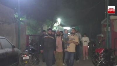 ਪਰਿਵਾਰ ਵਾਲੇ ਬੱਚੀ ਨੂੰ ਘਰ ਲਿਜਾਂਦੇ ਹੋਏ 