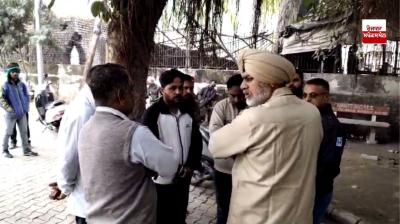 ਪੁਲਿਸ ਕਾਰਵਾਈ ਕਰਦੀ ਹੋਈ 