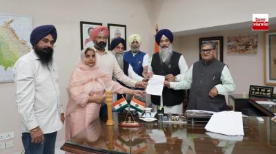 ਸ਼੍ਰੋਮਣੀ ਅਕਾਲੀ ਦਲ ਸੁਧਾਰ ਲਹਿਰ ਦੇ ਨੁਮਾਇੰਦਿਆਂ ਨੇ ਪੰਜਾਬ ਦੇ ਰਾਜਪਾਲ ਨੂੰ ਮੰਗ ਪੱਤਰ ਸੌਂਪਦੇ ਹੋਏ 