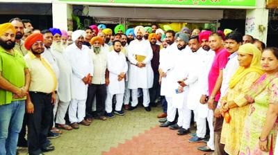  During the meeting, Balbir Singh Sidhu with Congress workers and leaders