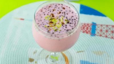 ਗਰਮੀਆਂ ਦੇ ਮੌਸਮ ਅਜਿਹੀਆਂ ਚੀਜ਼ਾਂ ਦਾ ਸੇਵਨ ਕਰਨਾ ਚਾਹੀਦਾ ਹੈ ਜਿਸ ਨਾਲ ਸਰੀਰ ਨੂੰ ਠੰਢਕ ਮਿਲੇ। 