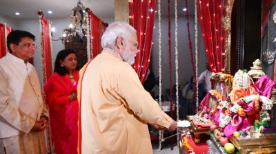 PM Modi Offers Prayers at Union Minister Piyush Goyal's Residence on Ganesh Chaturthi