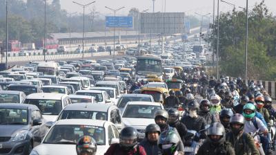 Heavy jam on Delhi-Noida border due to farmers' protest