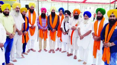 Bhai Gobind Singh Longowal With Others