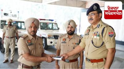 ਸਪੈਸ਼ਲ ਡੀਜੀਪੀ ਅਰਪਿਤ ਸ਼ੁਕਲਾ ਨੇ ਸੁਚਾਰੂ ਕਨੈਕਟੀਵਿਟੀ ਨੂੰ ਯਕੀਨੀ ਬਣਾਉਣ ਲਈ ਈਆਰਵੀਜ਼ ਨੂੰ ਵੰਡੇ 165 ਸਮਾਰਟਫੋਨ