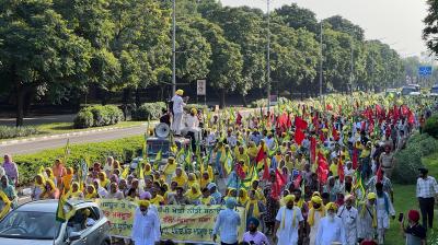 March by farmers, laborers and women on the streets of Chandigarh for the demand of making agricultural policy, see pictures