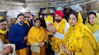 cm channi with family