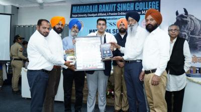 Arshpreet Khadial felicitated at Maharaja Ranjit Singh College